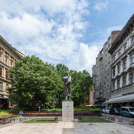 Luxurious Central Apartment In Liszt Ferenc Square บูดาเปสต์ ภายนอก รูปภาพ