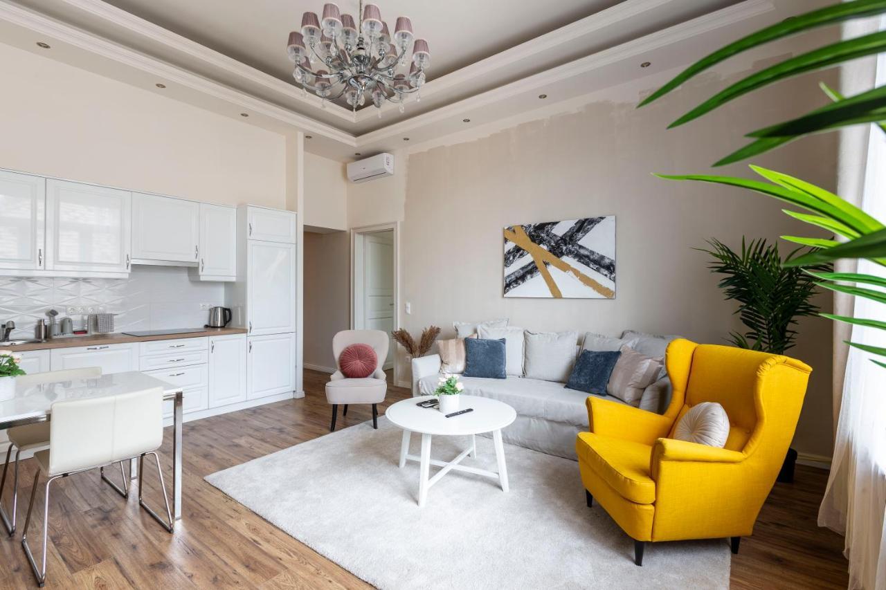 Luxurious Central Apartment In Liszt Ferenc Square บูดาเปสต์ ภายนอก รูปภาพ