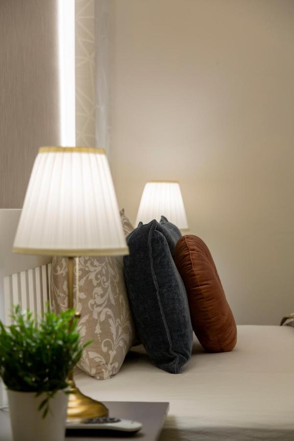 Luxurious Central Apartment In Liszt Ferenc Square บูดาเปสต์ ภายนอก รูปภาพ