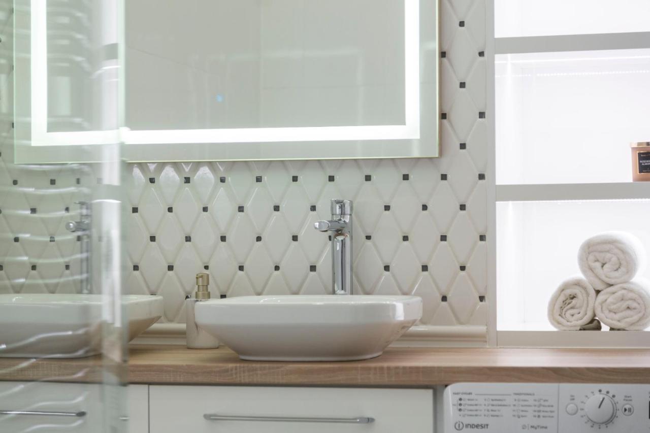 Luxurious Central Apartment In Liszt Ferenc Square บูดาเปสต์ ภายนอก รูปภาพ