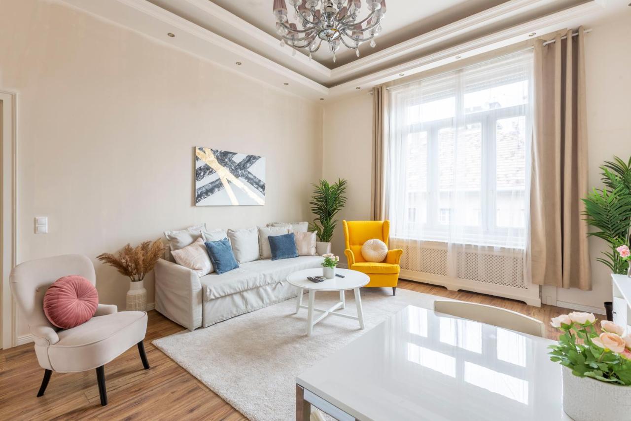Luxurious Central Apartment In Liszt Ferenc Square บูดาเปสต์ ภายนอก รูปภาพ