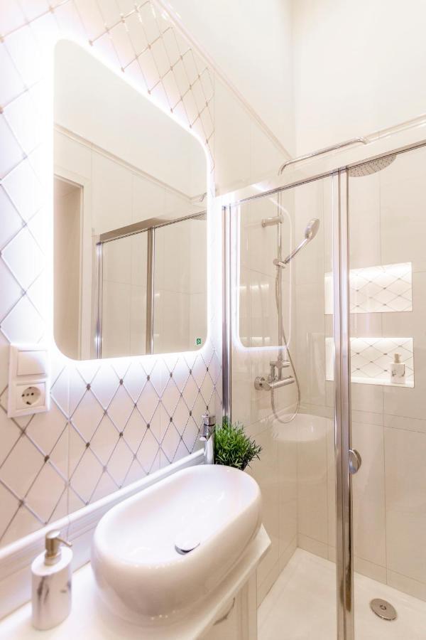 Luxurious Central Apartment In Liszt Ferenc Square บูดาเปสต์ ภายนอก รูปภาพ